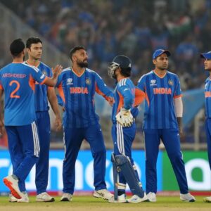 “ওপেনিংয়েই ডুবছে তরী!”-ক্যাচ ফসকানো থেকে বরুণের ফর্ম—ঘুম উড়েছে টিম ইন্ডিয়ার?