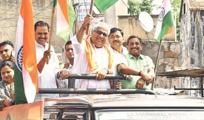 ভোট ঘোষণার আগেই ময়দানে কল্যাণ! শ্রীরামপুরে হুডখোলা গাড়িতে জনসংযোগ, বিরোধীদের চ্যালেঞ্জ হেভিওয়েট নেতার