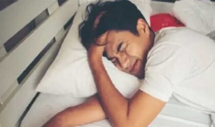 ঘুমের ঘাটতি কি গ্যাস্ট্রিক সমস্যা বাড়ায়? জেনেনিন কি বলছে বিশেষজ্ঞরা