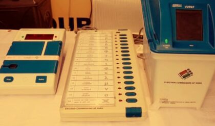 ইভিএমে বড় বদল! সাদা-কালো অতীত, এবার ব্যালটে জ্বলজ্বল করবে প্রার্থীদের রঙিন ছবি!