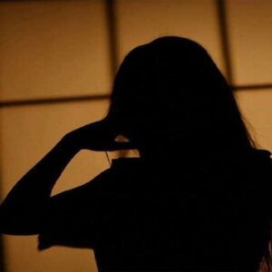 অজান্তেই কাটা হলো চুল, তারপর মাটিতে পুঁতে… শুটিং ফ্লোরে কালো জাদুর শিকার টলি-নায়িকা!