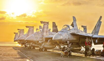 যুদ্ধের ময়দানে এবার ‘রোবট সৈনিক’! কৃত্রিম মেধার চ্যাটবট কীভাবে বদলে দিচ্ছে যুদ্ধের সংজ্ঞা?