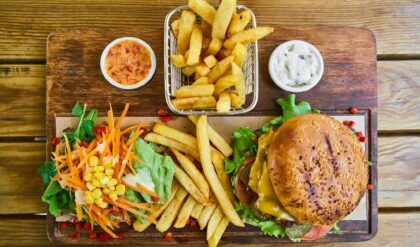 হাড়ের জয়েন্টে অসহ্য যন্ত্রণা? ভুলেও এই ৫টি খাবার ছোঁবেন না, বিপদ বাড়বে!