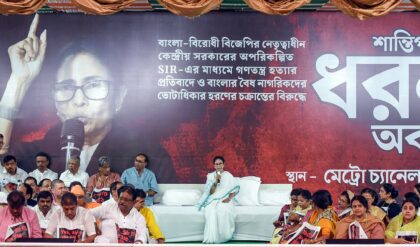 “মধ্যরাতে গুপ্ত তাণ্ডব, ঘাড় ধাক্কা!” মুখ্যসচিব-স্বরাষ্ট্রসচিব রদবদলে কমিশনকে চরম তোপ মমতার!