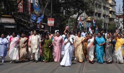 “আমাদের প্রত্যাবর্তন হবেই!” কলেজ স্কোয়ারে জনসমুদ্র দেখে ২০২৬-এর হুঙ্কার দিলেন মমতা!