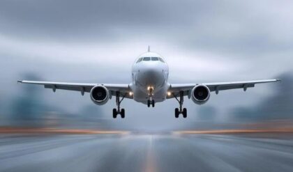 মধ্যপ্রাচ্যে যুদ্ধের আগুন! ৪,৩৩৫টি উড়ান বাতিল বিশ্বজুড়ে, ভারতীয় যাত্রীদের জন্য কী বার্তা দিলেন মন্ত্রী?