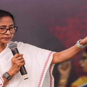 “এটা অ্যান্টি-বাঙালি মানসিকতা!” মুখ্যসচিব ও পুলিশ কমিশনার বদল নিয়ে কমিশনকে তোপ মমতার