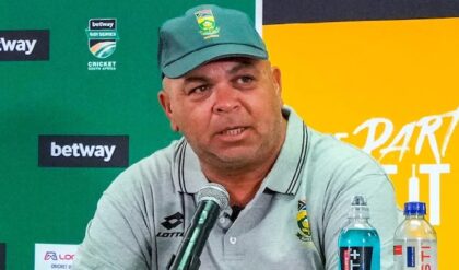 ভারতকে হারিয়ে করেছিলেন কটূক্তি, ইডেনে নিউজিল্যান্ডের ঝড়ে মাঠেই দম্ভ চুরমার কোচের