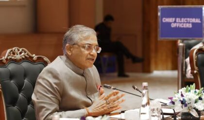 ভোটের মুখে কমিশনের ‘সার্জিক্যাল স্ট্রাইক’! এক ধাক্কায় রাজ্যের ১১ জেলাশাসক বদল