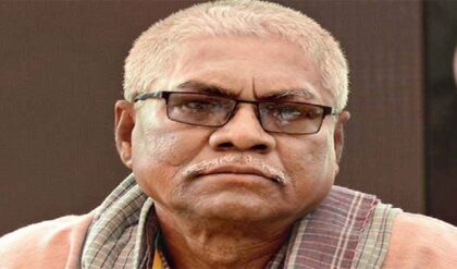 ‘গায়ে কেউ কাদা ছিটোতে পারেনি!’ টিকিট না পেয়েই কি অবসর? মমতার বিধায়কের বিস্ফোরক মন্তব্যে তোলপাড় বঙ্গ রাজনীতি!