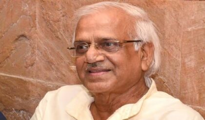 ‘উনি বিজেপির দালাল!’ বালিগঞ্জে প্রচারে নেমেই বিস্ফোরক শোভনদেব, কার দিকে আঙুল তুললেন বর্ষীয়ান নেতা?