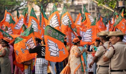 হরিণঘাটায় ‘গো ব্যাক’ অসীম সরকার! প্রার্থী তালিকা বেরোতেই বিজেপিতে চরম বিদ্রোহ, রাস্তায় নামলেন কর্মীরা ২. পদ্ম-শিবিরে গৃহ