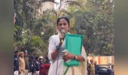 ‘মুখ্যমন্ত্রীর বাধা দেওয়া সুখকর নয়!’ আই-প্যাক মামলায় সুপ্রিম কোর্টে চরম ভর্ৎসনার মুখে রাজ্য সরকার