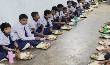 মিড-ডে মিলে এবার গঙ্গার ইলিশ আর গলদা চিংড়ি! দক্ষিণ ২৪ পরগনার স্কুলে রাজকীয় ভোজ, কেন এই আয়োজন?