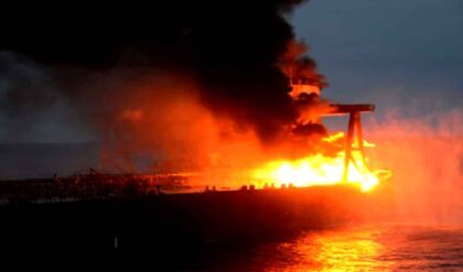 মৃত্যুফাঁদে ২৩,০০০ ভারতীয় নাবিক! দাউদাউ জ্বলছে জাহাজ, মোদী সরকারের কাছে চরম আর্জি!