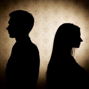 পুরনো প্রেমে নতুন বিপত্তি! প্রাক্তনের এন্ট্রিতে তাসের ঘরের মতো ভাঙছে টলি-তারকার সাজানো সংসার?