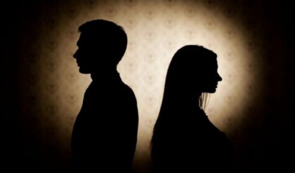 পুরনো প্রেমে নতুন বিপত্তি! প্রাক্তনের এন্ট্রিতে তাসের ঘরের মতো ভাঙছে টলি-তারকার সাজানো সংসার?