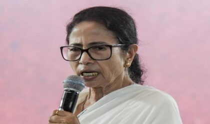 পদ্ম শিবিরের শক্ত ঘাঁটি ভাঙার ব্লু-প্রিন্ট! ভবানীপুরের বিতর্কিত ওয়ার্ডগুলি নিয়ে কী ‘মন্ত্র’ দিলেন মমতা?