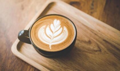 ক্যাফেইনের উল্টো চাল: এক কাপ কফিই দেবে গভীর ঘুম, বিজ্ঞান কী বলছে দেখুন