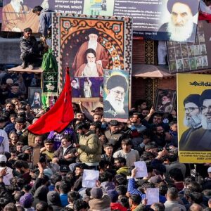 উপত্যকায় প্রতিবাদের আগুন! খামেনেইয়ের মৃত্যুতে উত্তাল কাশ্মীর, পথে নামলেন হাজারো মানুষ