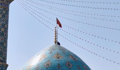 ইরানে লাল পতাকা! আয়াতোল্লা খামেনেইয়ের মৃত্যুতে কি যুদ্ধের দামামা? তেহরানের এক বার্তায় কাঁপছে বিশ্ব!