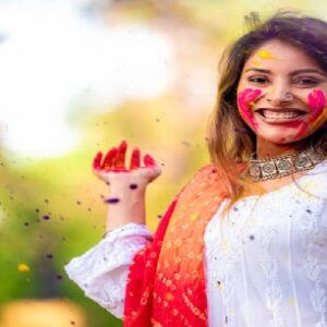 হোলির রঙের দাপটে কি খালি হতে পারে মাথা? টেকো হওয়ার ভয় থেকে বাঁচতে জানুন বিশেষজ্ঞের পরামর্শ!