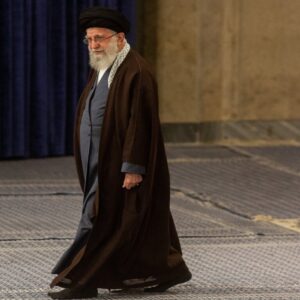 পারমাণবিক স্বপ্নের শেষমেশ পতন? খামেনেইর সাম্রাজ্যে বড়সড় ধস!