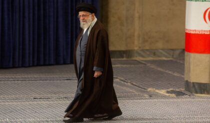 পারমাণবিক স্বপ্নের শেষমেশ পতন? খামেনেইর সাম্রাজ্যে বড়সড় ধস!