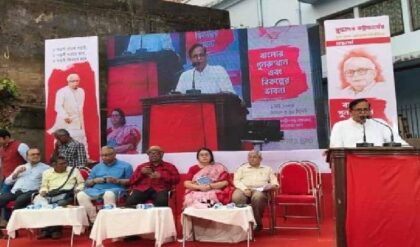 তৃণমূলের সঙ্গে দূরত্ব কি আরও বাড়ল? ‘বিকল্পের ভাবনা’র মঞ্চ থেকে বিস্ফোরক জহর সরকার!