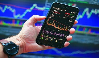 যুদ্ধকালীন পরিস্থিতিতেও ভরসাযোগ্য এই ৩০ স্টক! পোর্টফোলিও সামলাতে কী পরামর্শ বিশেষজ্ঞদের?