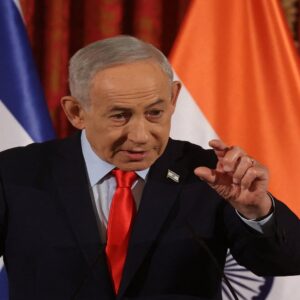 নেতানিয়াহুর দপ্তরে ইরানের মিসাইল হামলা! মধ্যপ্রাচ্যে কি তবে মহাপ্রলয় শুরু?