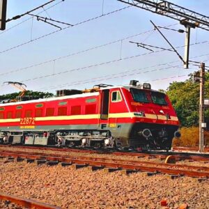 যমরাজকেও হার মানালেন যুবক! চলন্ত ট্রেন থেকে ছুড়ে ফেলার পর মৃত্যুমুখ থেকে ফিরলেন ঘরে