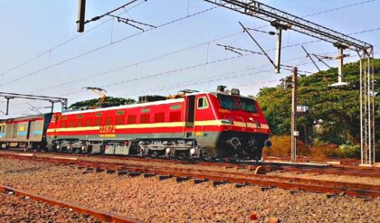 যমরাজকেও হার মানালেন যুবক! চলন্ত ট্রেন থেকে ছুড়ে ফেলার পর মৃত্যুমুখ থেকে ফিরলেন ঘরে