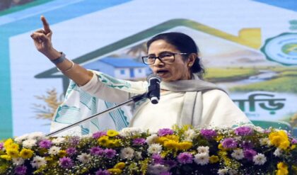 “ভবানীপুরে ৬০ হাজার নাম বাদ দিয়েছে, তবুও আমিই জিতব!” কমিশনকে খোলা চ্যালেঞ্জ মমতার