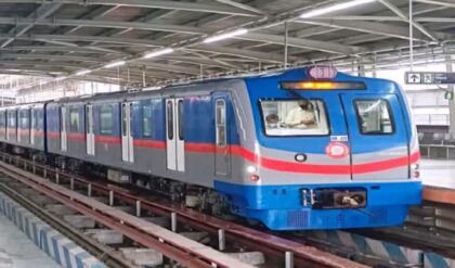 দোলযাত্রায় কলকাতায় মেট্রো বিভ্রাট? একলাফে ২৭২ থেকে কমে ৬০, মাথায় হাত যাত্রীদের!