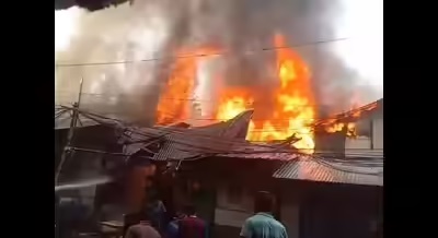 আগুনের লেলিহান শিখায় সব শেষ! মধ্যমগ্রামে বিধ্বংসী অগ্নিকাণ্ডে মৃত ১, জখম বহু; এলাকায় মোতায়েন পুলিশ