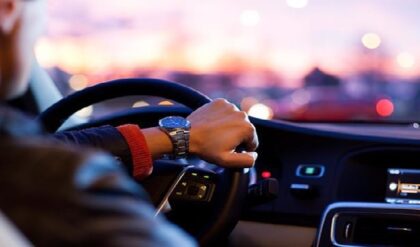 বিরহী প্রেমিকের দীর্ঘ সফর! প্রেমিকার মান ভাঙাতে ব্যানার লাগানো গাড়ি নিয়ে ছোটালেন মাইল পর মাইল