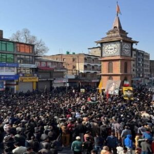 খামেনেইর প্রয়াণে স্তব্ধ শ্রীনগর! রাজপথে হাজার হাজার মানুষের শোকমিছিল, কী বললেন ওমর?