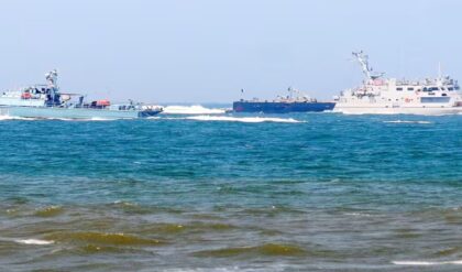 শ্রীলঙ্কায় দ্বিতীয় ইরানি যুদ্ধজাহাজ! সাগরে ঘনীভূত যুদ্ধের মেঘ, প্রতিশোধের আগুনে কি পুড়বে আমেরিকা?