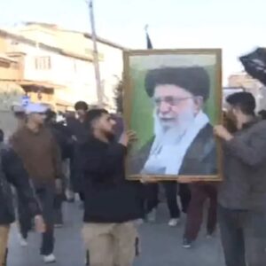 খামেনেইর মৃত্যুতে রণক্ষেত্র শ্রীনগর! রাজপথে হাজার হাজার মানুষের মিছিলে উত্তাল কাশ্মীর