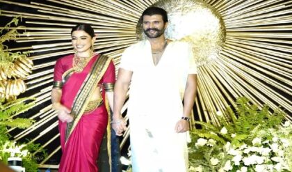 ভারী গয়না নেই, সিম্পল শাড়িতেই বাজিমাত! রিসেপশনে রশ্মিকার ‘Kodava’ লুক দেখে ধন্য ধন্য করছে নেটপাড়া!