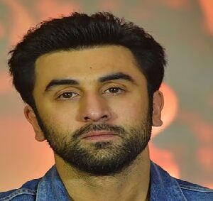 ‘রামায়ণ’ অতীত, ‘লভ অ্যান্ড ওয়ার’ বিশ বাঁও জলে! রণবীরের হাতে এখন কোন মেগা প্রজেক্ট?