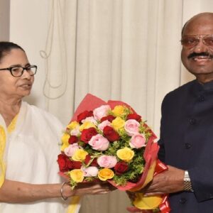 ‘স্বেচ্ছায় ইস্তফা নাকি দিল্লির নির্দেশ?’ আনন্দ বোসের বিদায়ে তোলপাড় বাংলা, এখন দায়িত্বে কে?