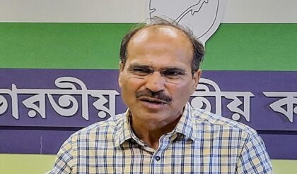 দিল্লি থেকে চাপ আসছে!’ রাজ্যপালের ইস্তফা প্রসঙ্গে শুভেন্দু নয়, অধীর চৌধুরীর মন্তব্যে তোলপাড় বাংলা