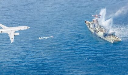 আরব সাগরে হুলুস্থুল! ইরানের জাহাজ ডুবতেই কিষাণ-গতিতে উদ্ধার অভিযানে নামল ভারতীয় নৌসেনা