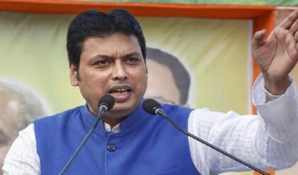 বিপ্লব দেবের নিশানায় তৃণমূল সুপ্রিমো: ‘বাংলার জনবিন্যাস বদলে দিচ্ছে অনুপ্রবেশকারীরা, আর পিসি চুপ!’