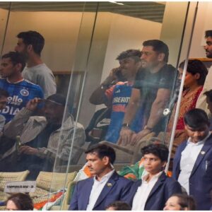 বাম্প বল না কি ক্লিন ক্যাচ? মাঠের টানটান উত্তেজনার মাঝে সাক্ষী-ধোনির মিষ্টি মুহূর্ত মন জিতল নেটিজেনদের