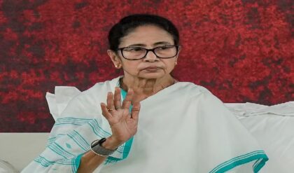 ২০২৬-এর আগে বঙ্গে রাষ্ট্রপতির শাসন? বিস্ফোরক মমতা, তুঙ্গে রাজনৈতিক তরজা