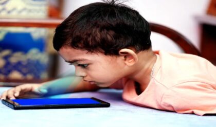 ১৮-র নিচে সোশ্যাল মিডিয়া ব্যবহারে আমূল বদল! ৩টি স্তরে নজরদারি চালাবে কেন্দ্র, আপনার সন্তান কি সুরক্ষিত?