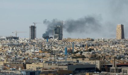 কুয়েতে ভয়াবহ হামলা! ইরানের ‘ইউ টার্ন’-এ জ্বলছে বিমানবন্দর, মধ্যপ্রাচ্যে যুদ্ধের দামামা?